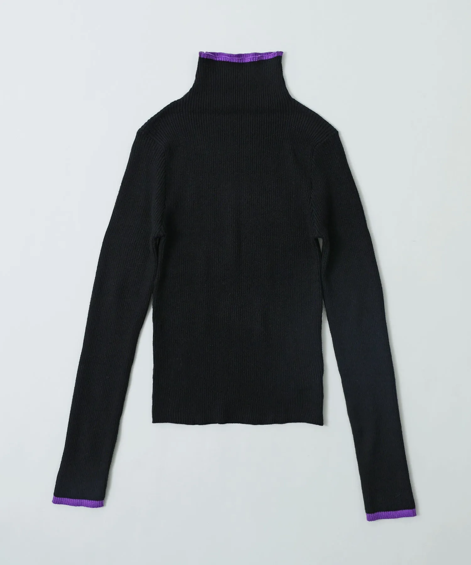 Piping color high neck knit
